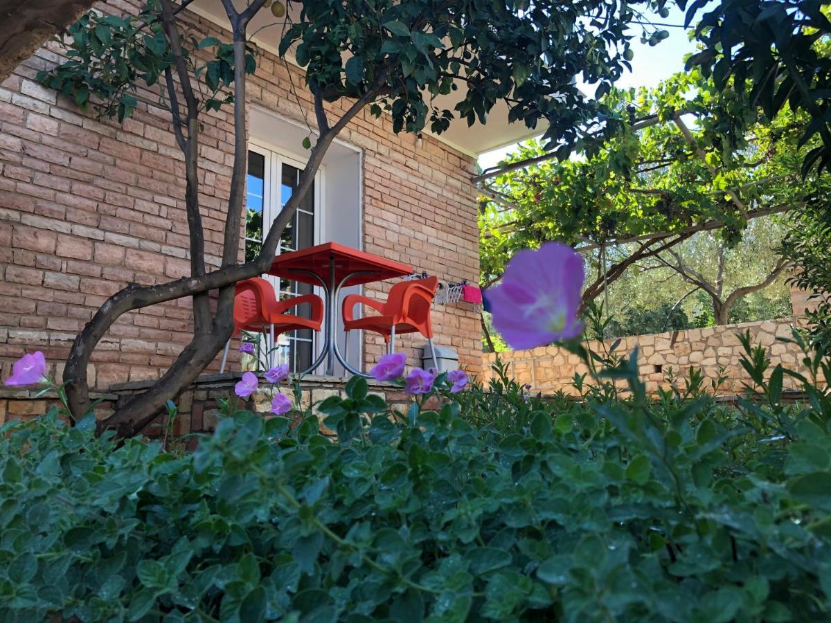 Studios&Apartment Niko Luka Ksamil Bagian luar foto
