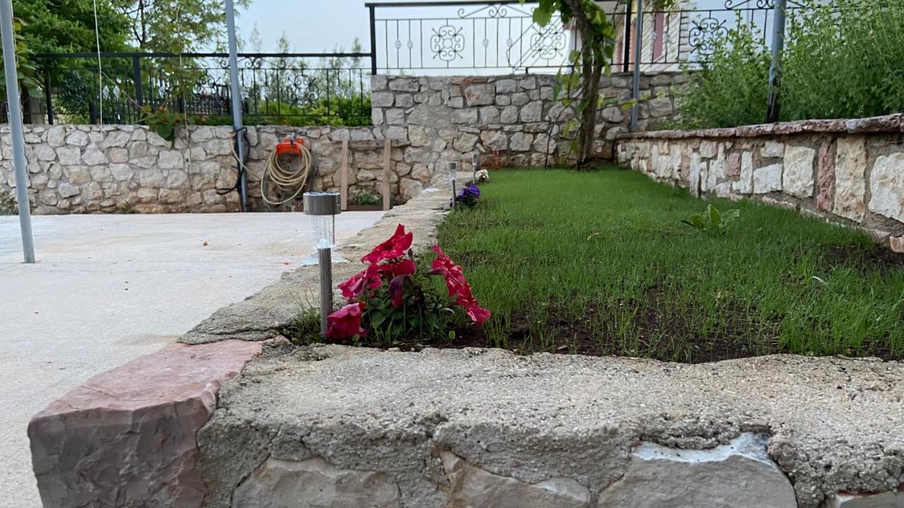Studios&Apartment Niko Luka Ksamil Bagian luar foto